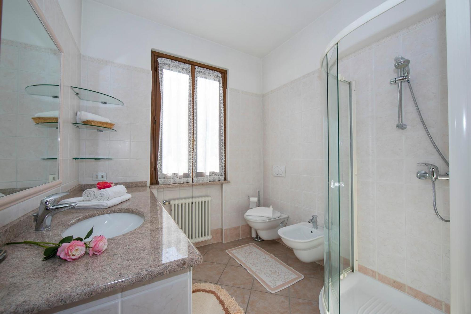Casa Amabile With Salty Water Pool - Happy Rentals Reno Di Leggiuno المظهر الخارجي الصورة